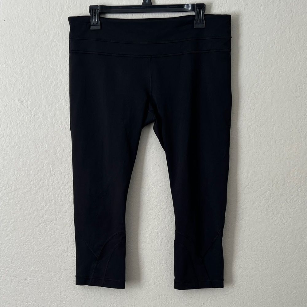 Like New! Lululemon Capri Leggings Black in Size 12